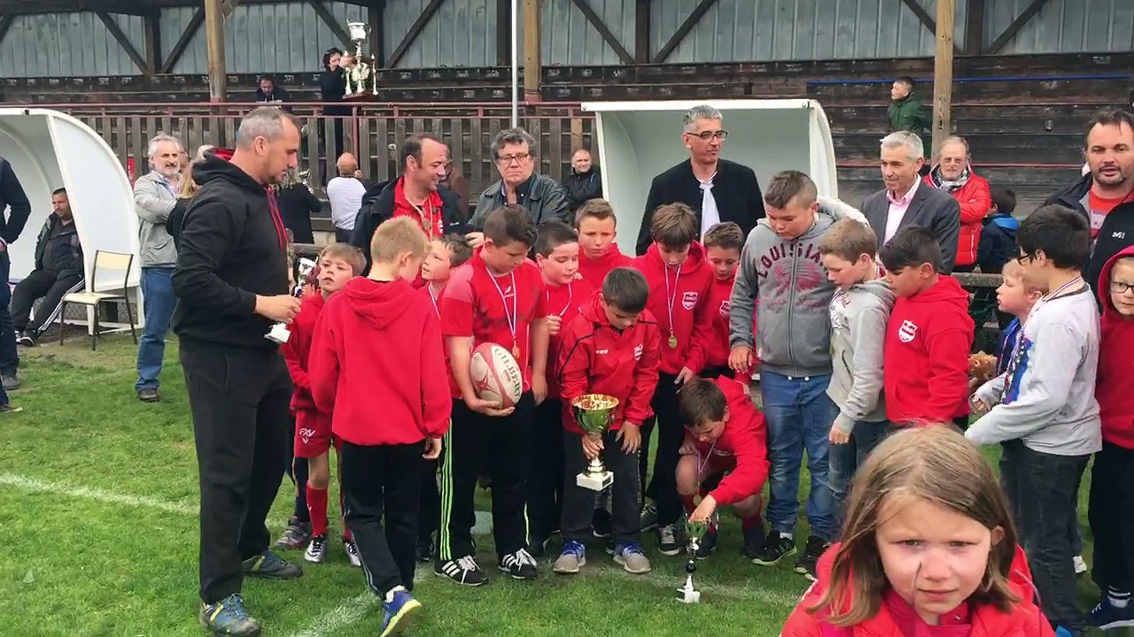 Remise des coupes aux Ovalies du Creusot le 14 05 2016