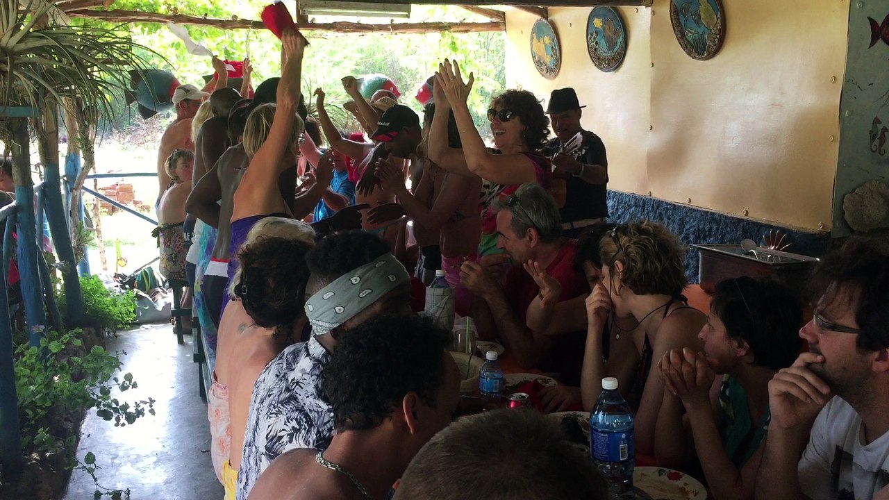 Fin de repas magnifique journée plage février 2016 avec profs cubains et stagiaires