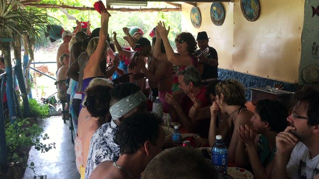 Fin de repas magnifique journée plage février 2016 avec profs cubains et stagiaires