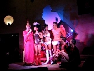 Ysa Ferrer en concert au Carrousel du Louvre (7)