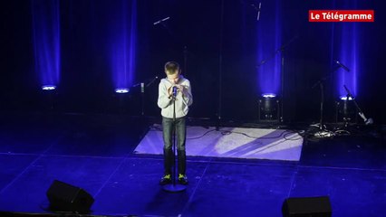 Incroyable talent. Un enfant malvoyant chante avec aplomb