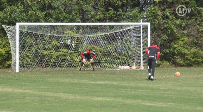 Denis bate pênaltis após treino no São Paulo