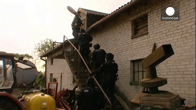 Polonia, scoperta fabbrica clandestina di sigarette, sequestrate 3 tonnellate di tabacco