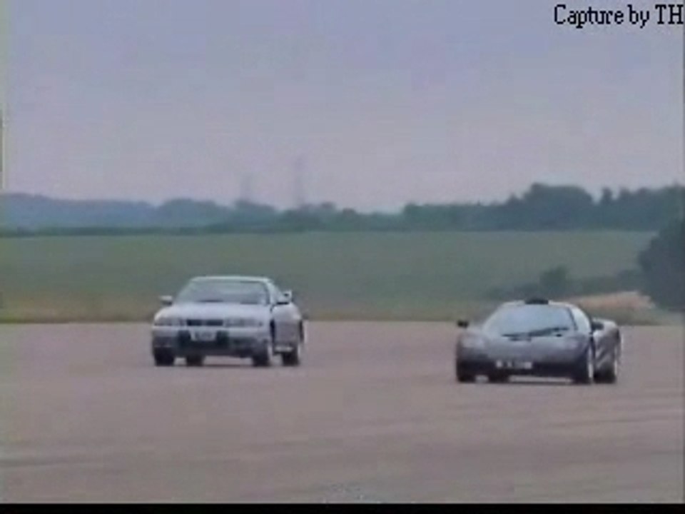 McLarenF1 vs Nissan Skyline -