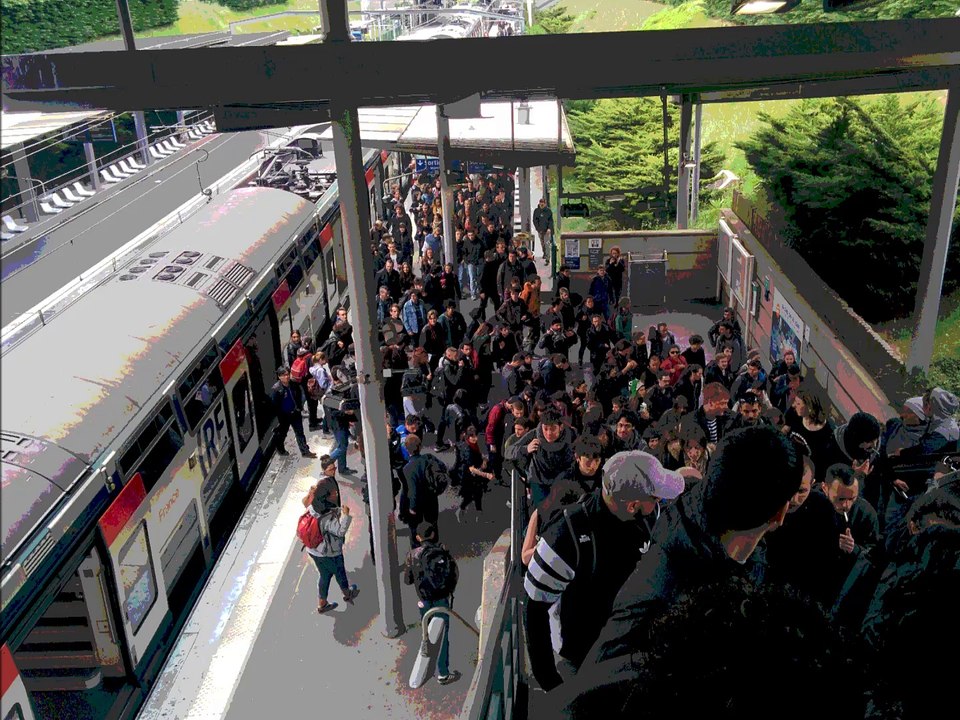 blocage de la Vallée Village du Val d’Europe contre le travail le dimanche et la loi travail