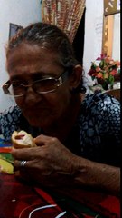 Mãe falando o nome ketchup