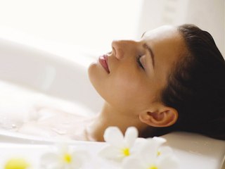 3 Soothing DIY Detox Bath Recipes