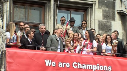 Ribéry sings "Champs Elysées"