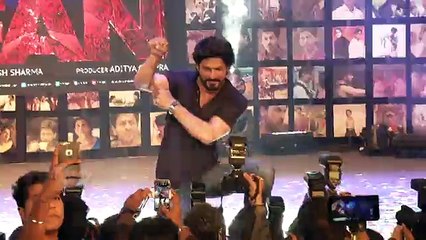 Alia Bhatt & Parineeti Chopra Kissed Shahrukh khan