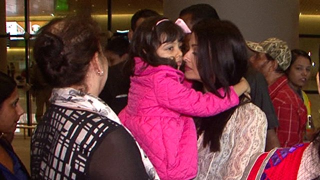 (VIDEO) Aishwarya Rai & Aaradhya Bachchan Return From Cannes 2016