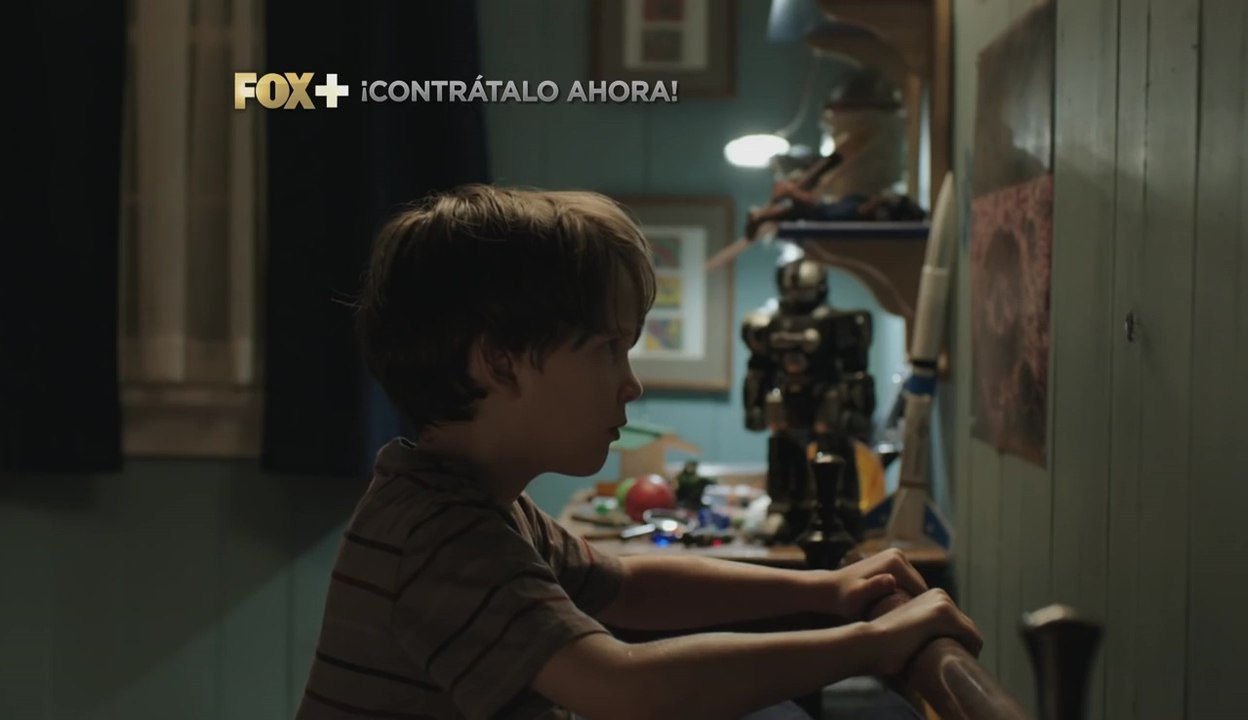Outcast - Comercial de la cucaracha (FOX 2016)