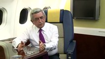Серж Саргсян дал интервью журналистам на борту самолета