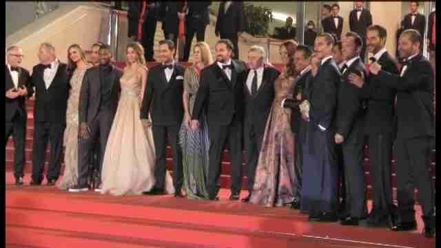 Robert de Niro y el equipo de Hands of Stone desfilan por la alfombra roja de Cannes
