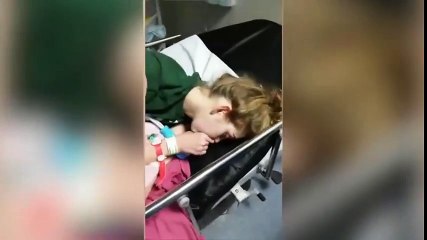 Atteinte d'une maladie incurable, une jeune femme demande à sa mère de la laisser mourir