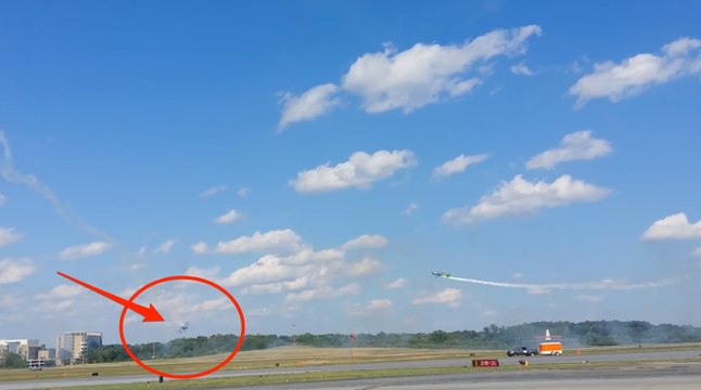 Un avion rate sa manoeuvre et se crashe lors d'une démonstration !