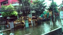Driving through the floodwaters in eastern Bangkok - 28 Oct 2011
