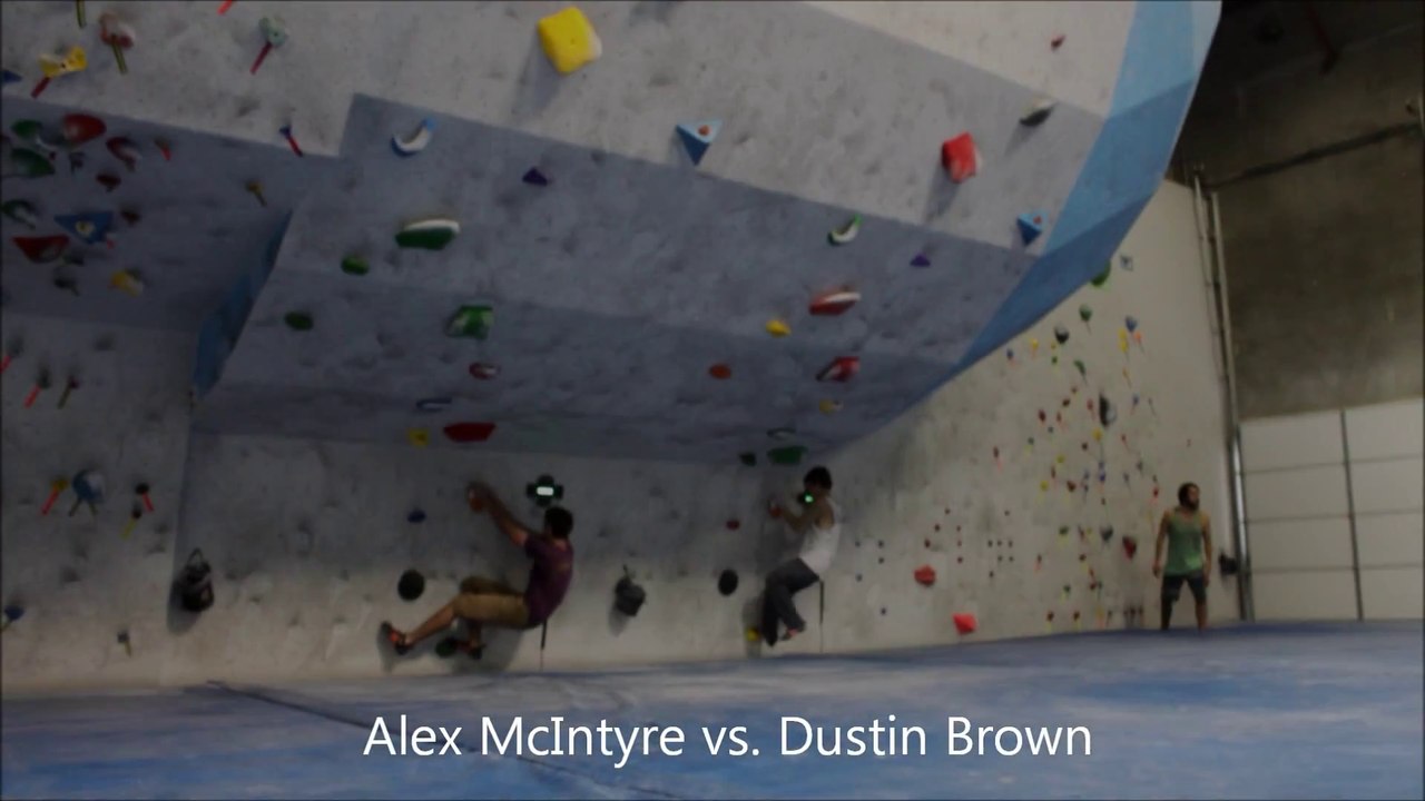 Compétition d'escalade hyper rapide.. Le premier en haut a gagné : Impressionnant !