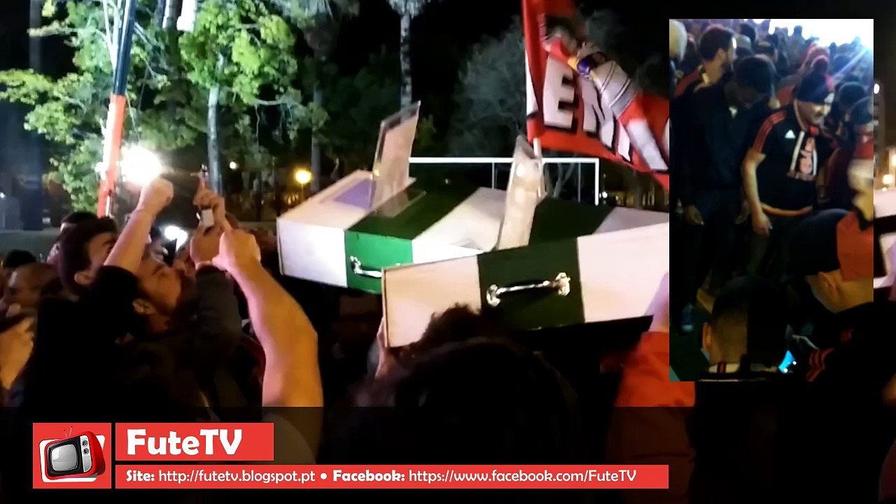 Adeptos do SL Benfica fazem o funeral ao Sporting CP