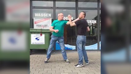 Ivre, Batman se prend un KO