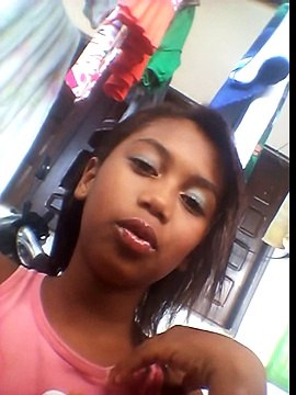 Bom meu nome é Mônica Vitória o meu sonho é conhecer a Larissa Manoela Manoela Manda um beijo pra to