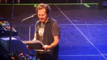 Pearl Jam Eddy Vedder says Toronto Maple Leafs suck and gives shout out to local fundraiser