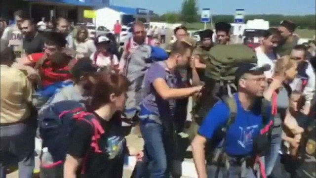 Появились кадры шокирующего нападения на Навального