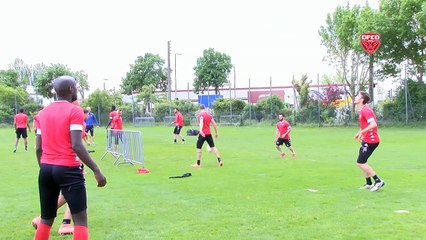 Un beau geste au tennis-ballon !