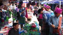 vente de vêtements - marché Bac Ha
