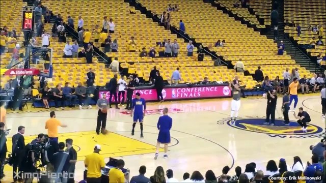 Stephen Curry marque 5 tirs du milieu du terrain d'affilé. Score parfait