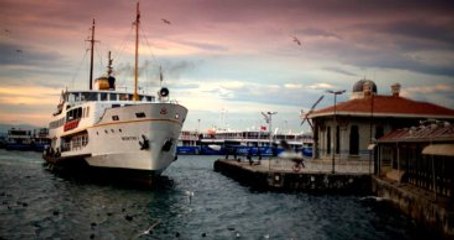 Vapur İskelesinden Denize Düşen Vatandaş Hayatını Kaybetti