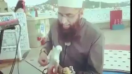 Junaid Jamshed singing ‪‎Dil Dil Pakistan‬ live in Turkey while shooting for Maria Wasti's morning show.