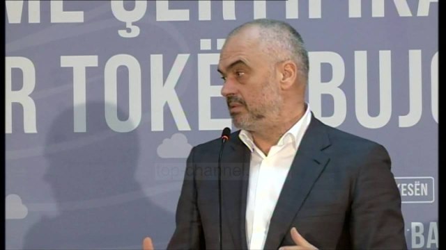Pronësia mbi tokën, Rama shpërndan certifikata në Elbasan - Top Channel Albania - News - Lajme