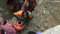 People Strugling for drinking water in India