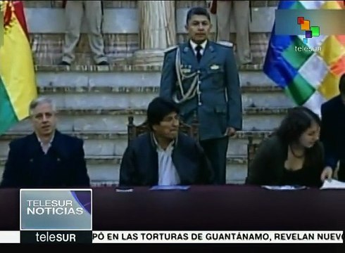 Bolivia: entregan contratos de trabajo a discapacitados