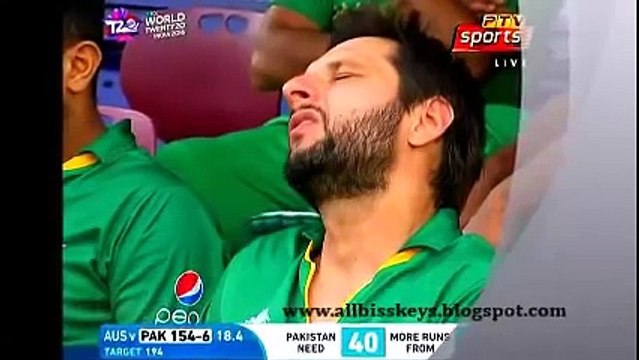 Shahid Afrid is crying after Poor Performance in World T20 Cricket 2016 Afridi gets Emotional