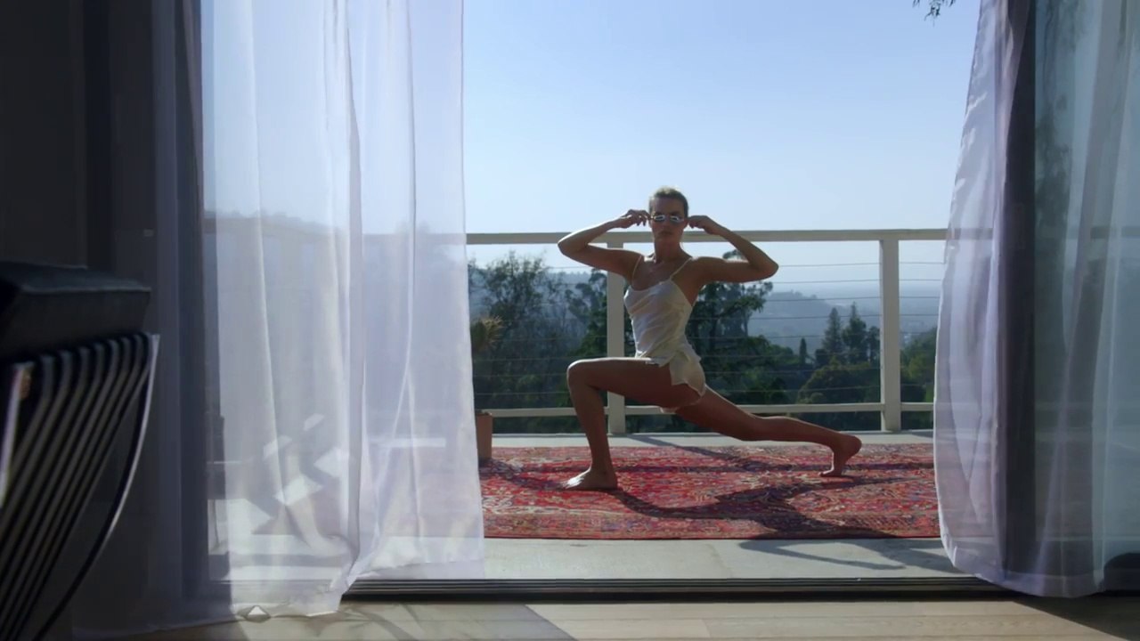 Margot Robbie’s Beauty Routine Is Psychotically Perfect | Vogue