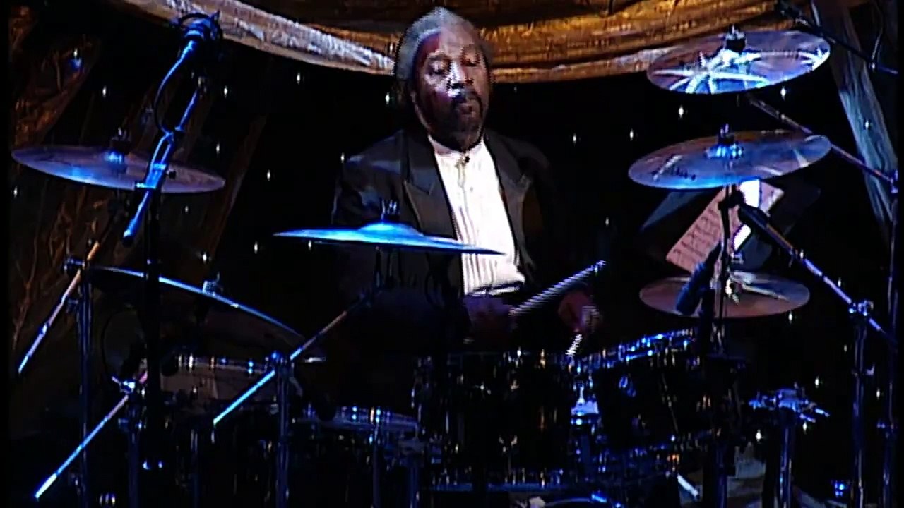 Aretha Franklin + Boyz II Men - Medley [I Knew You We Waiting For Me + It Hurts Like A Hell + Freeway Of Love] - Live Arista Records 25th Anniversary Celebration - April.10th.2000