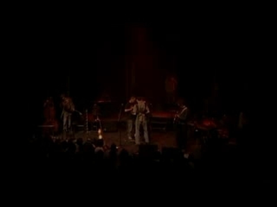 Manu Chao with Les Ogres de Barback - Bienvenido à Tijuana