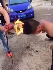 Revolucionario Corte De Cabello Casi Termina En Tragedia