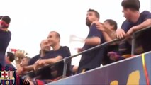Piqué se burla de Cristiano Ronaldo ante la risa de Messi y Luis Suárez • 2016