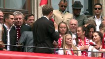 Ribéry - 'Hau ab, Müller' - Thomas Müller imitiert Franck Ribéry - Meisterfeier 2016 Rathausbalkon