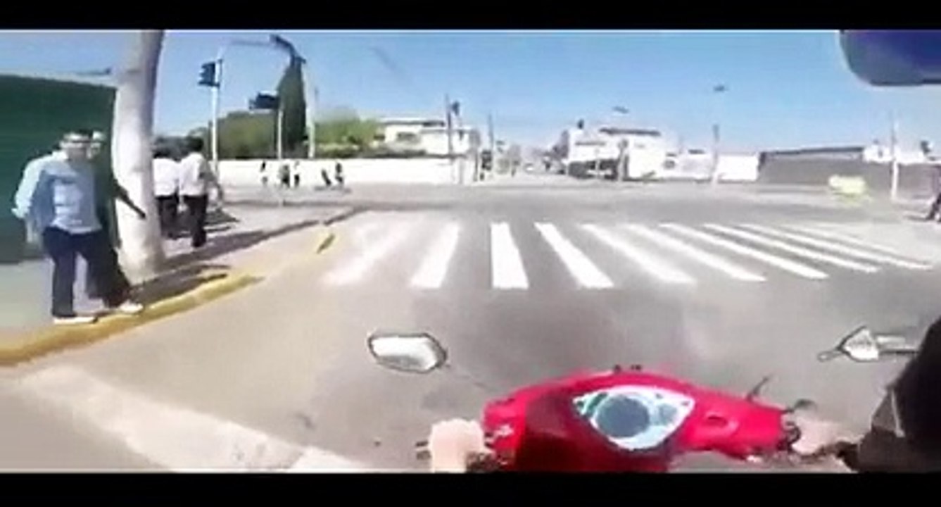 Quand on conduit il faut toujours regarder devant soi.