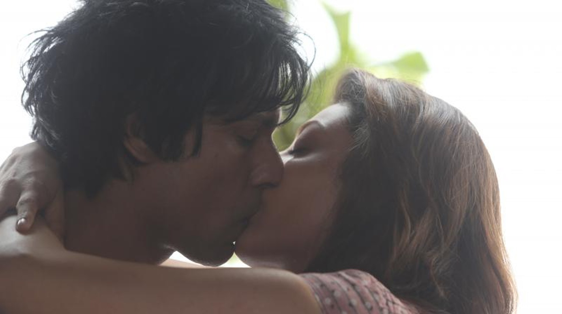 CAUGHT! Kajal Aggarwal's HOT Intense Kissing Scene With Randeep Hooda -  video Dailymotion