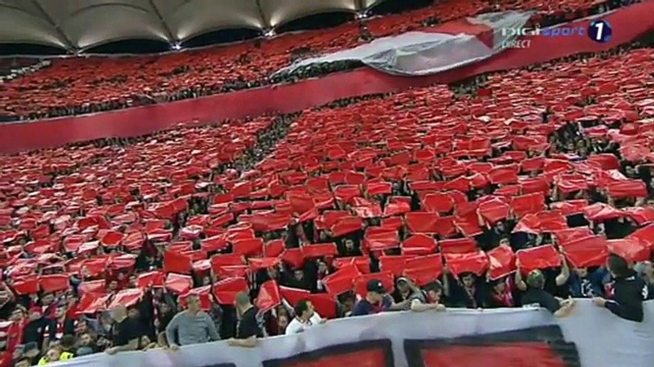 A homenagem arrepiante de 50 mil adeptos ao falecido Ekeng