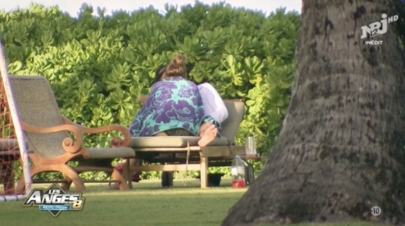 Petit, Nikolas des Anges jouait au Barbie ! Zapping People du 18/05/2016 par lezapping