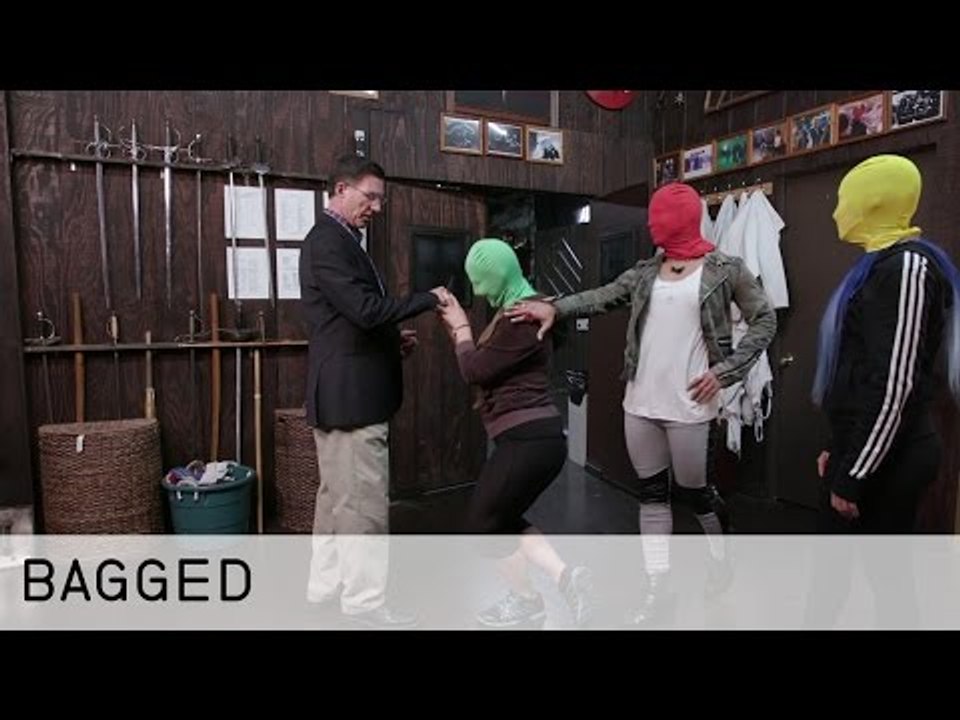 BAGGED - Jesse Fences Around For Young Love