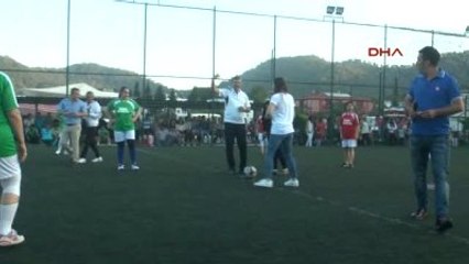Kemer'de Kadınlardan Futbol Resitali