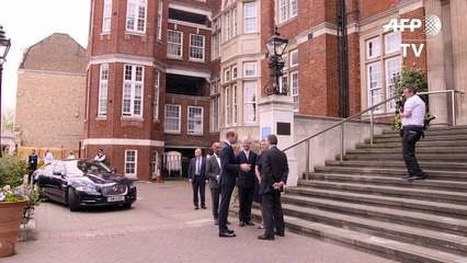 الأمير ويليام والمصمم رالف لوران يفتتحان مركزا لمرضى سرطان الثدي