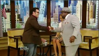 Josh Gad interview LIVE with Kelly co-host Cedric the Entertainer 5/18/16 (May 18, 2016)