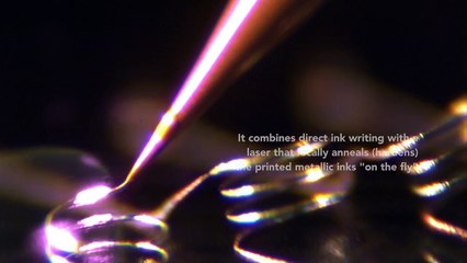 Esta impresora 3D de tinta metálica fabrica objetos en el aire